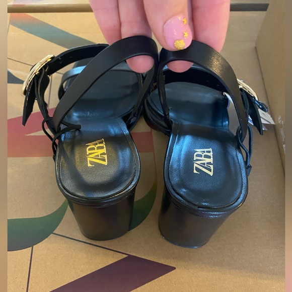 Black leather buckled heel sandal - Picture 4 of 6